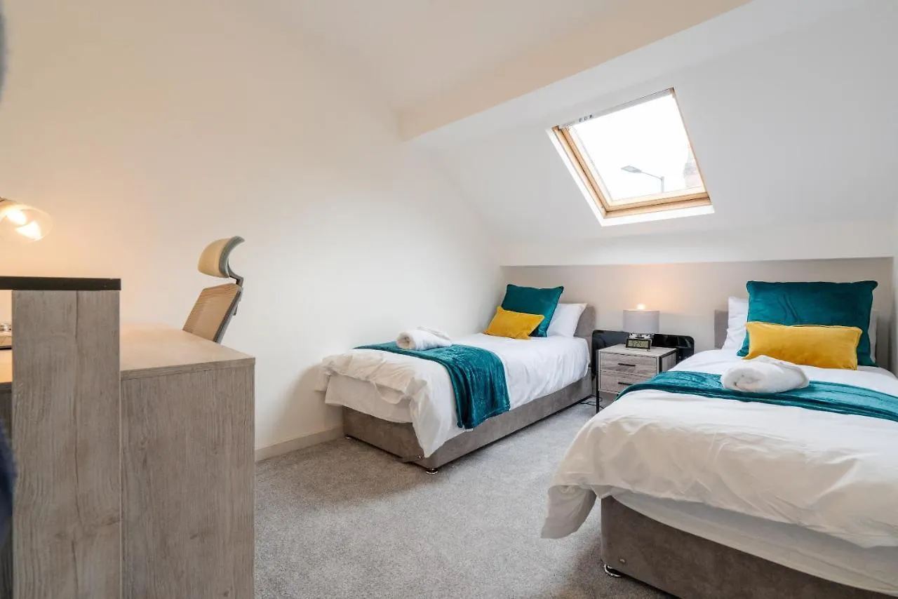 Deluxe Apartment In Sheffield City Centre - Sleeps 6 0*,