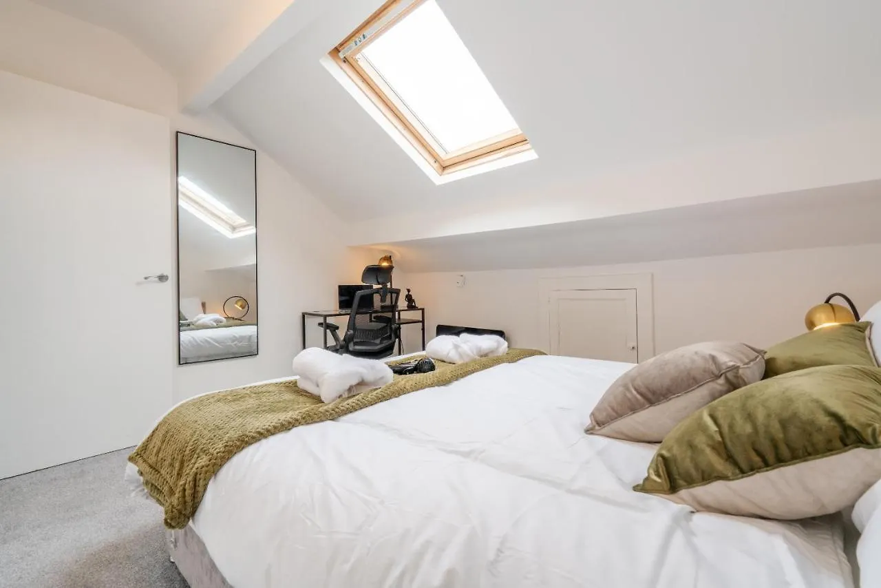 Deluxe Apartment In Sheffield City Centre - Sleeps 6