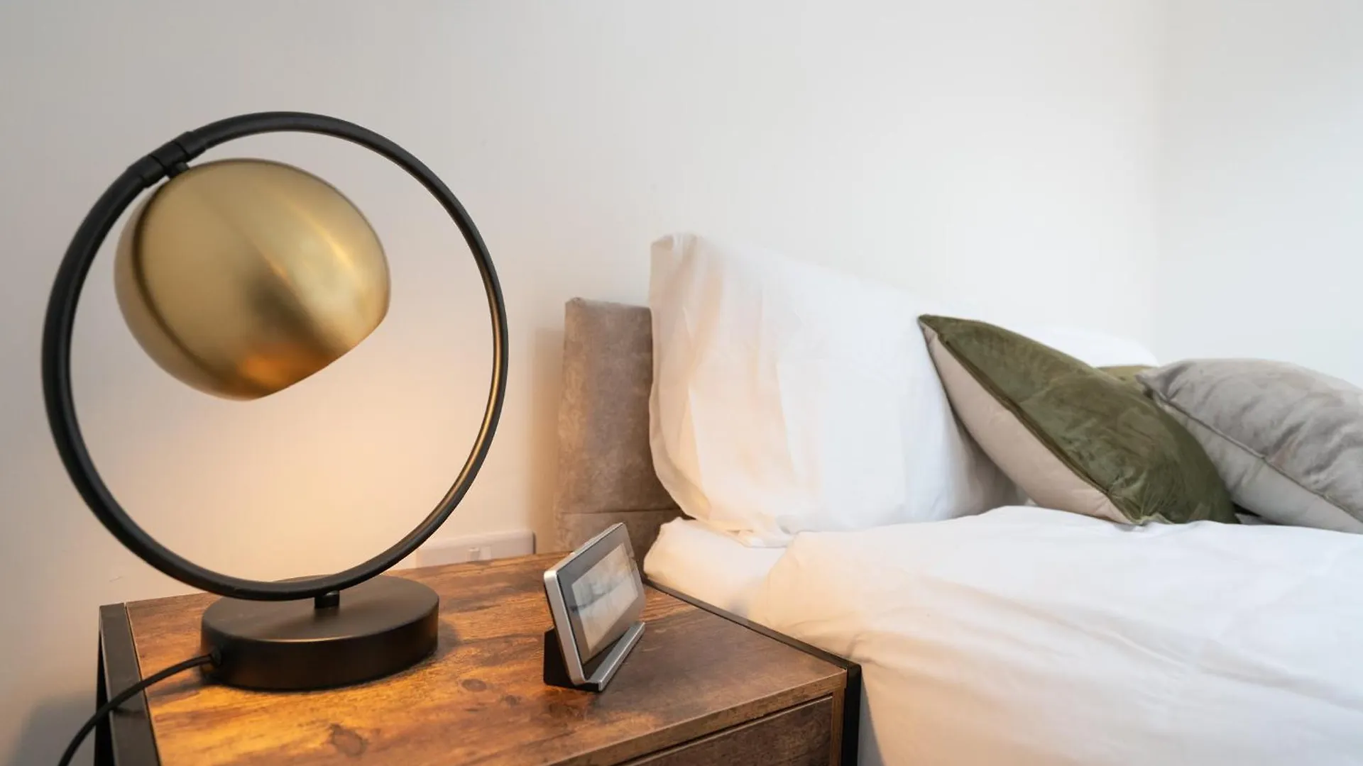 Deluxe Apartment In Sheffield City Centre - Sleeps 6 0*,  Storbritannien